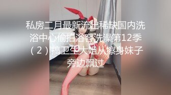 【新片速遞】 路边公厕全景偷拍两位出来散步的美女❤️非常漂亮的极品鲍鱼