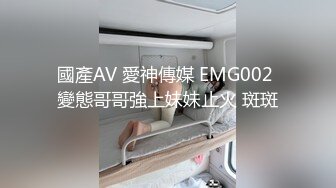 母狗被操着还抓着鸡巴吃