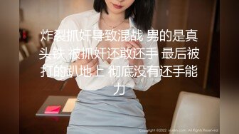 眼镜妹子太累了玩着手机睡着了放肆CD