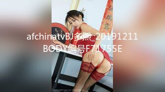 兩個兼職美女模特被攝影師誘惑脫光光了玩3P