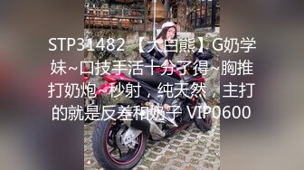 新黑客破解家庭摄像头偷拍❤️夫妻下午在客厅做爱刚插入奶奶就带着孩子回来了真扫兴